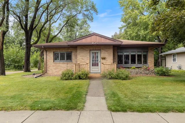 $230,000 | 105 North A Street, Marshall, MN 56258