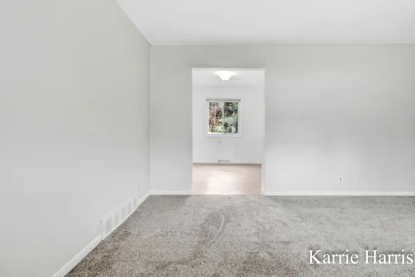 $268,500 | 910 East Evergreen Street, Greenville, MI 48838