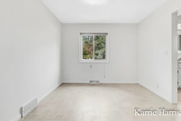 $268,500 | 910 East Evergreen Street, Greenville, MI 48838