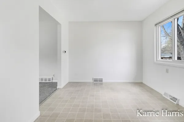 $268,500 | 910 East Evergreen Street, Greenville, MI 48838