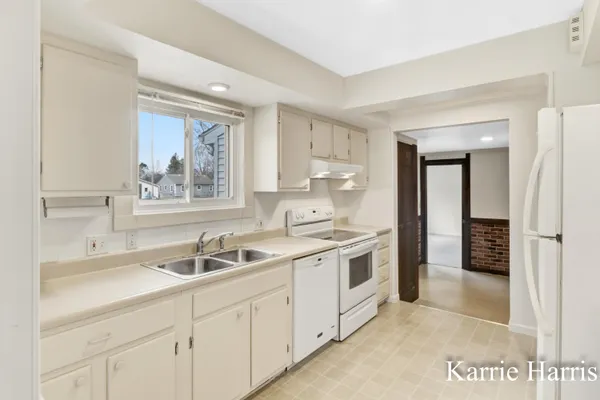 $268,500 | 910 East Evergreen Street, Greenville, MI 48838