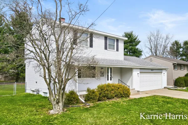 $268,500 | 910 East Evergreen Street, Greenville, MI 48838