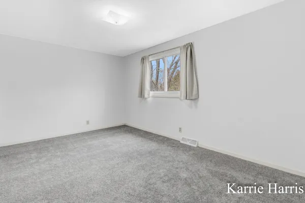 $268,500 | 910 East Evergreen Street, Greenville, MI 48838