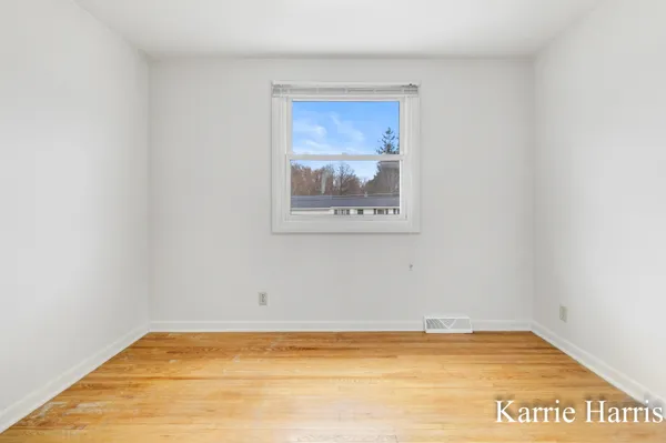 $268,500 | 910 East Evergreen Street, Greenville, MI 48838