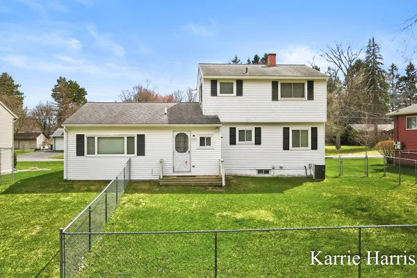 $268,500 | 910 East Evergreen Street, Greenville, MI 48838