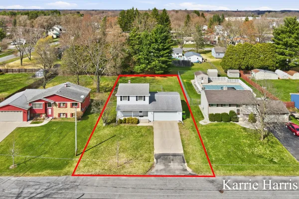 $268,500 | 910 East Evergreen Street, Greenville, MI 48838