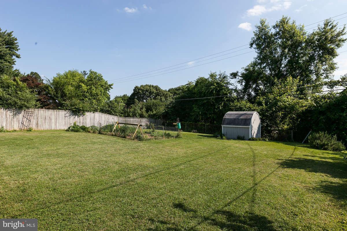 1331 Heather Hill Road Baltimore, MD 21239 - Photo 28 of 28 a backyard of a house