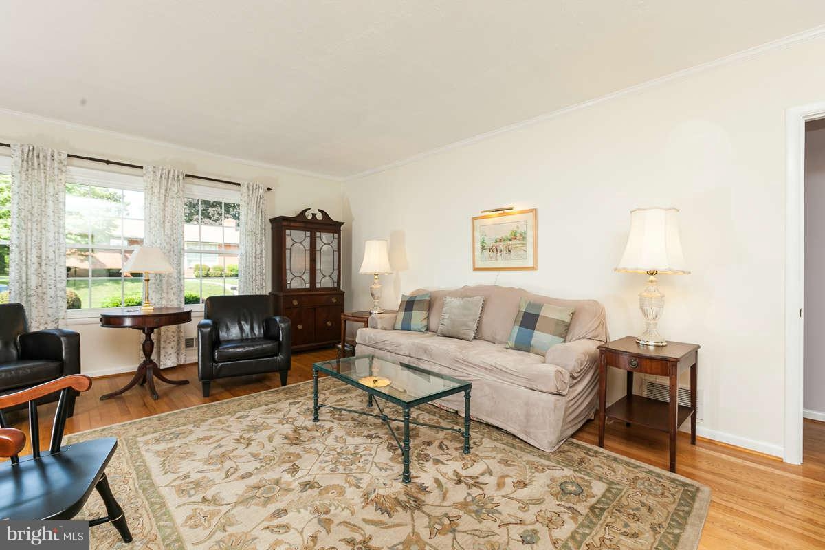 1331 Heather Hill Road Baltimore, MD 21239 - Photo 4 of 28 a living room with furniture wooden floor and a window