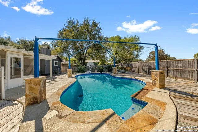 $2,000 | 7015 Forest Pine Street, San Antonio, TX 78240