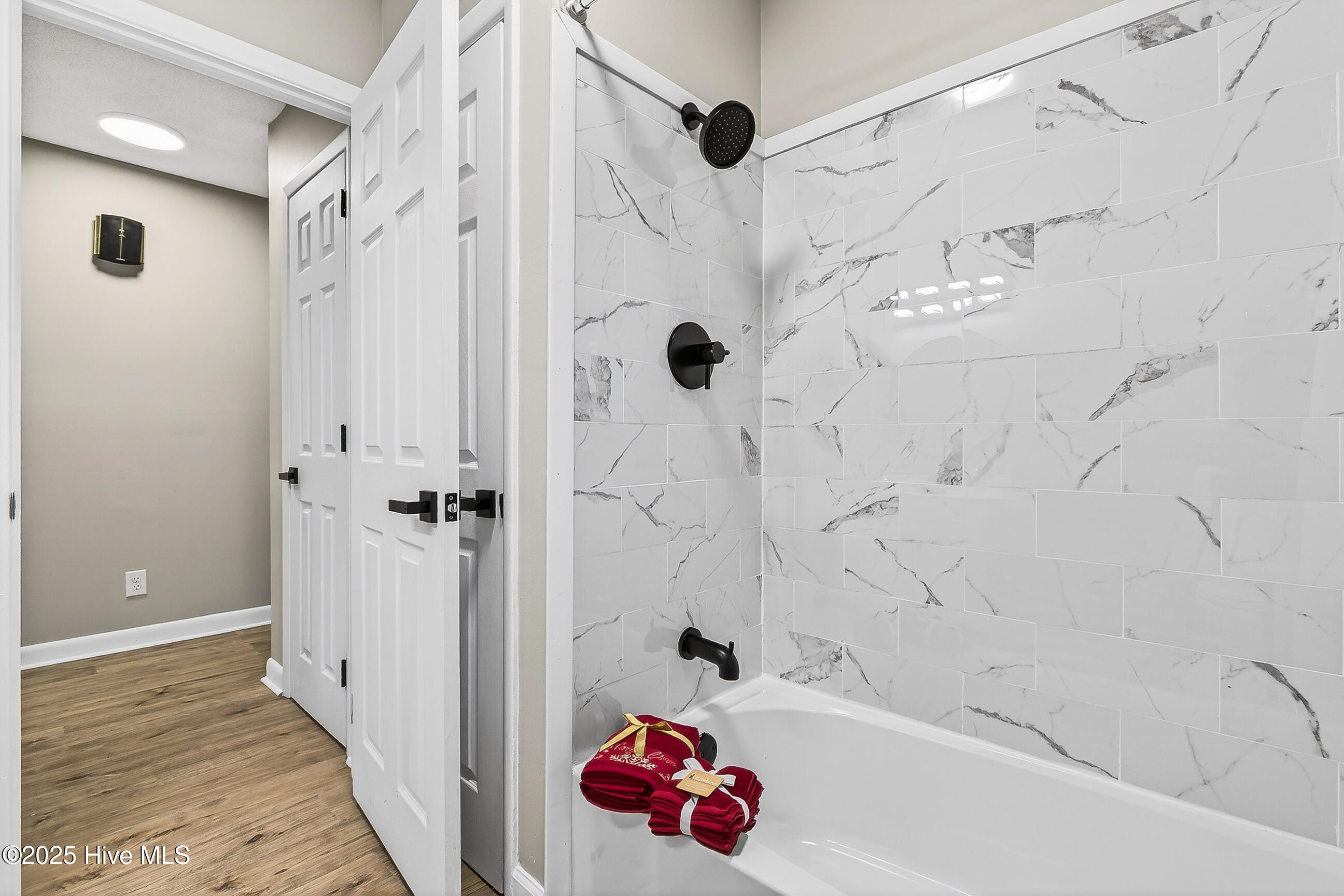 3202 College Road Wilmington, NC 28412 - Photo 24 of 38 Guest bathroom