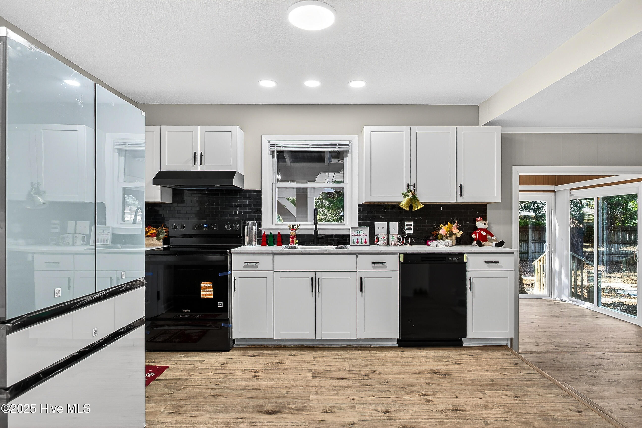 3202 College Road Wilmington, NC 28412 - Photo 5 of 38 Kitchen