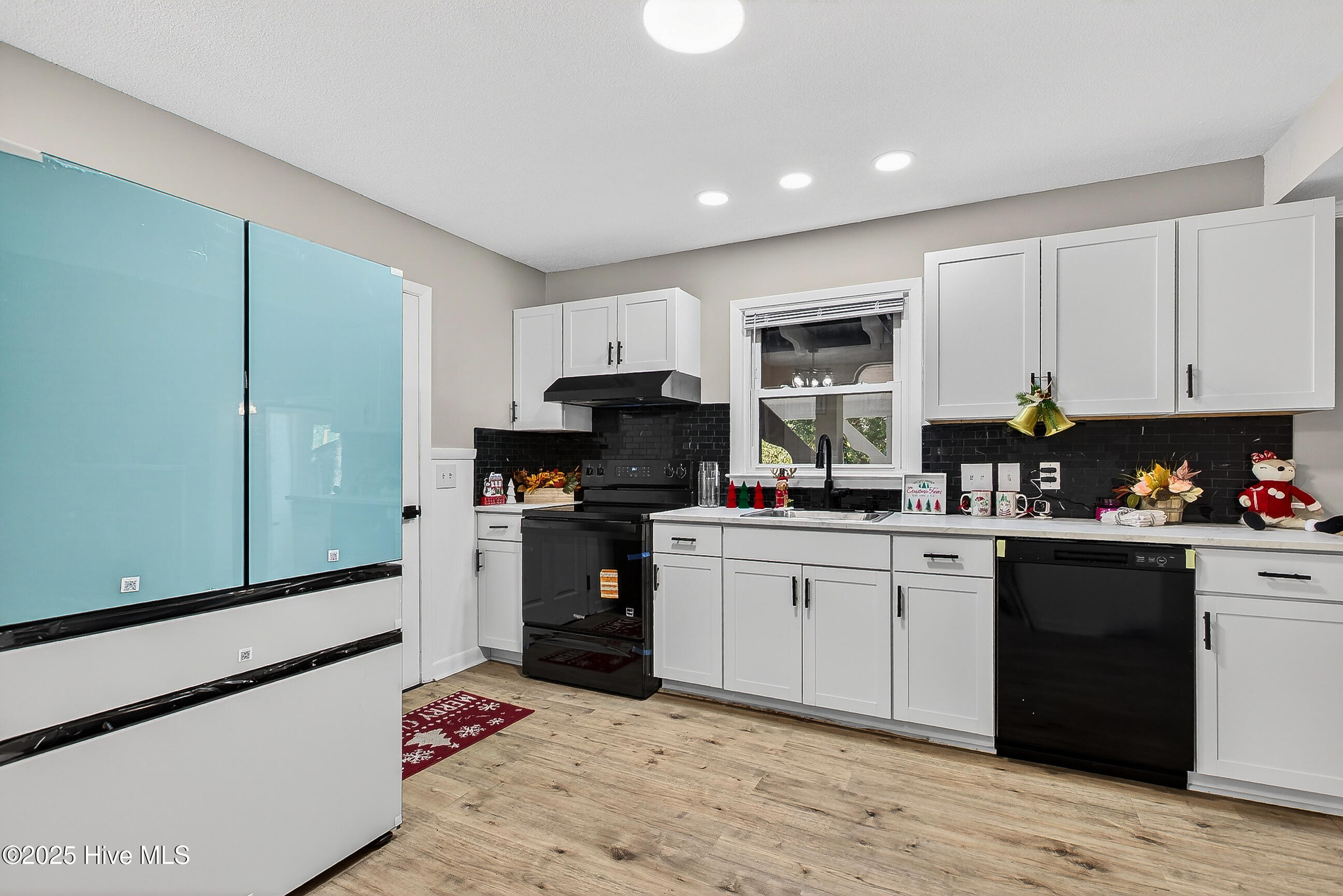 3202 College Road Wilmington, NC 28412 - Photo 6 of 38 Kitchen