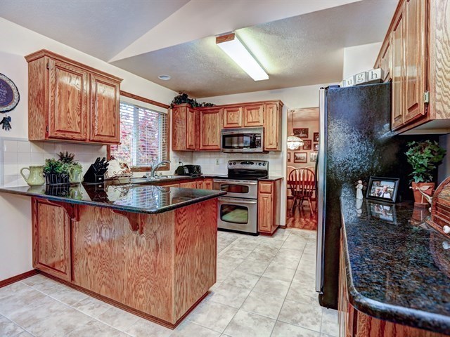 4326 South Mamer Road Spokane, WA 99206 - Photo 4 of 20