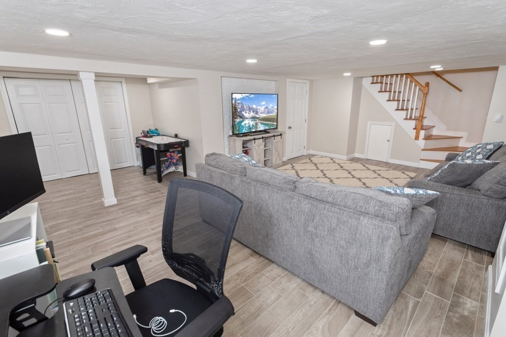 123 Locksley Road Lynnfield, MA 01940 - Photo 33 of 42 Gallery Image 33