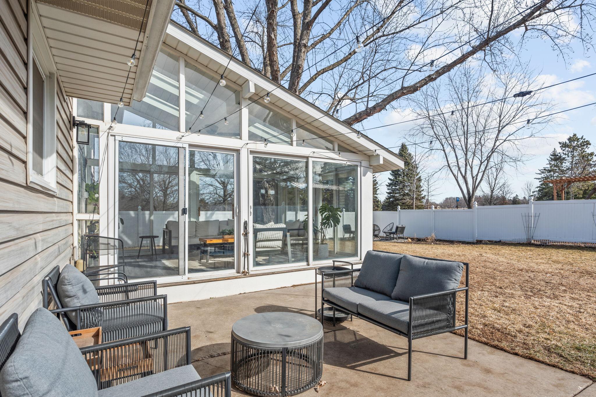 2946 McKnight Road North Maplewood, MN 55109 - Photo 12 of 50