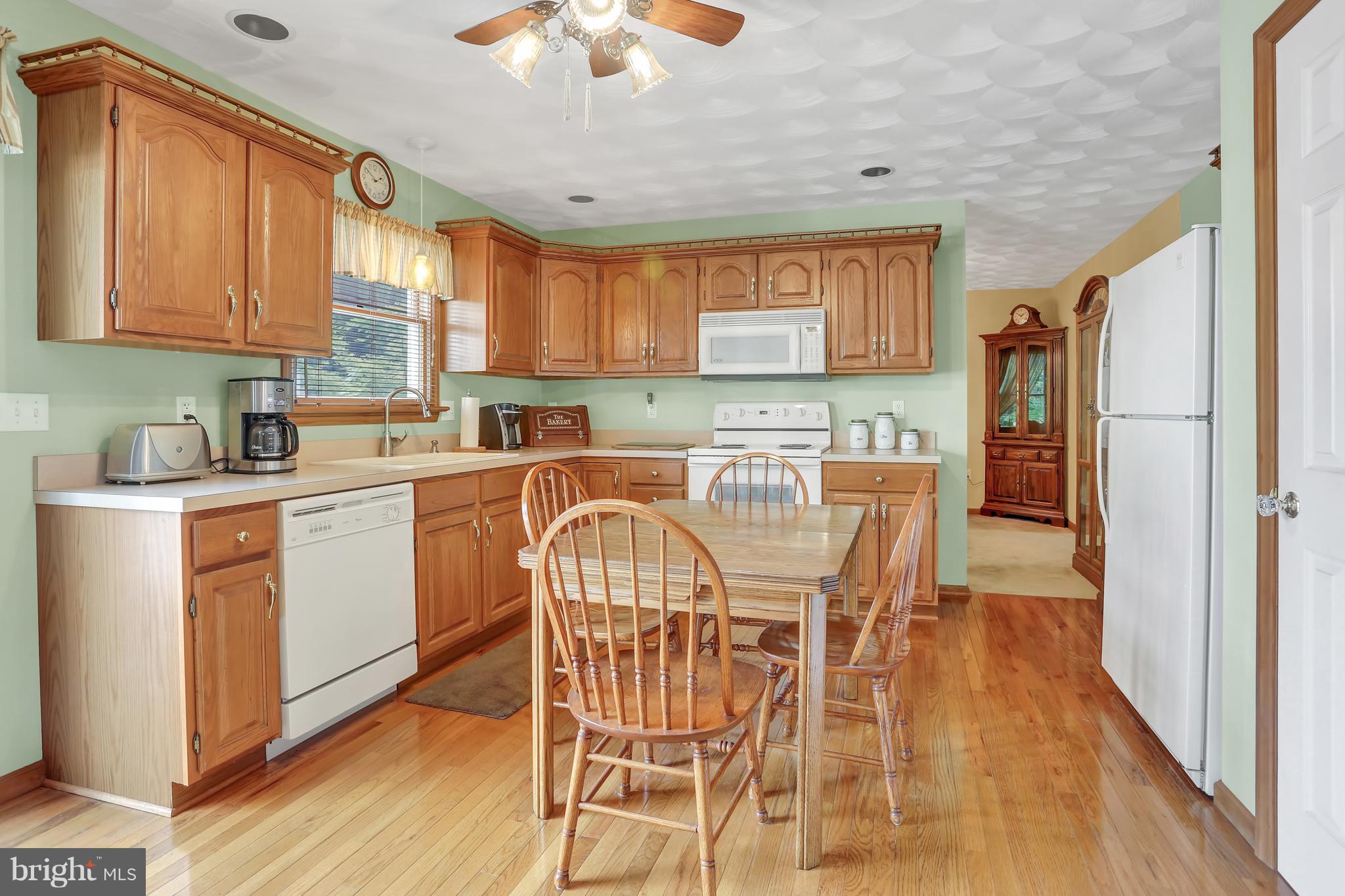 408 Edinburgh Road Middletown, PA 17057 - Photo 5 of 25 Kitchen