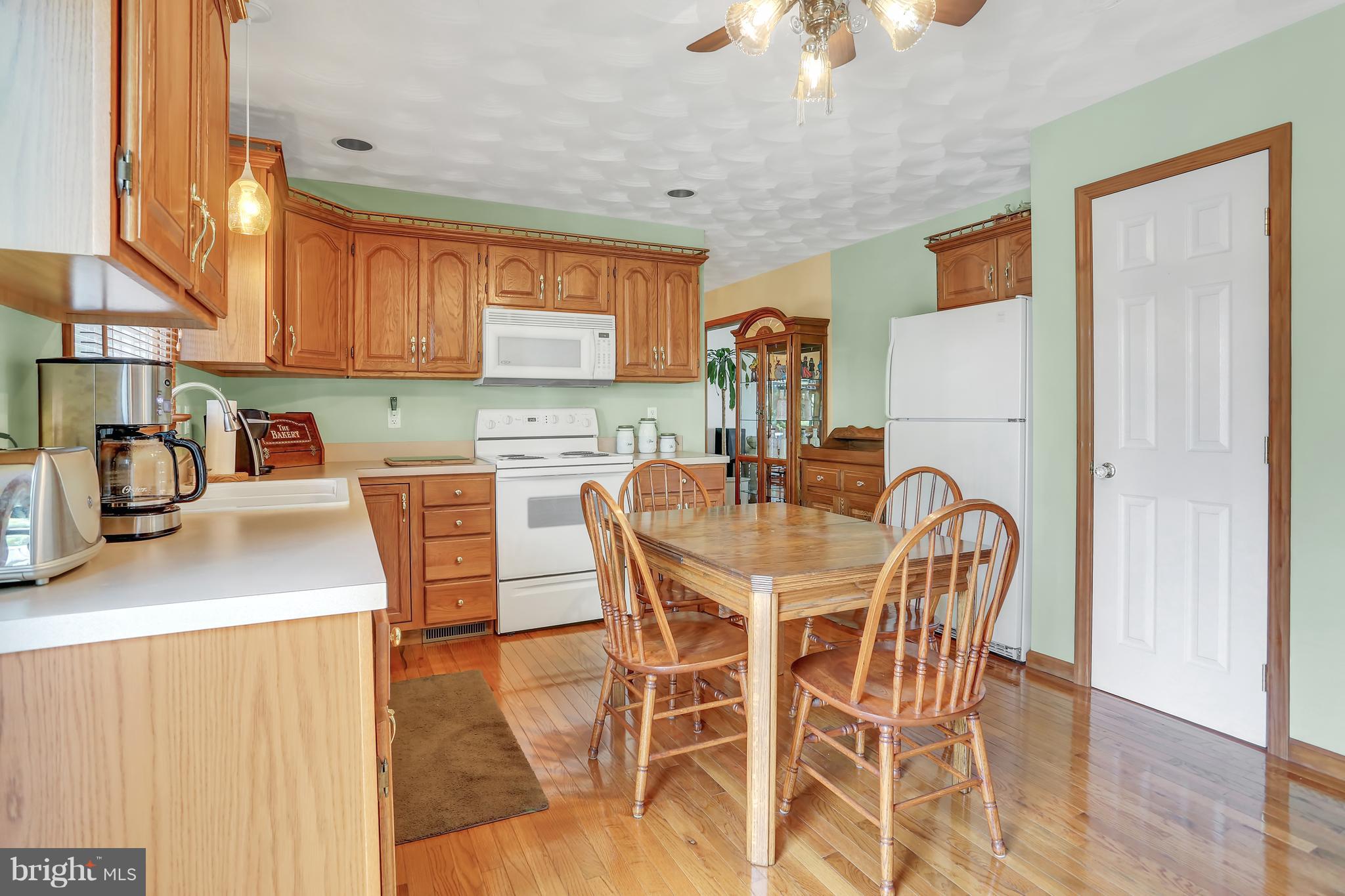 408 Edinburgh Road Middletown, PA 17057 - Photo 6 of 25 Kitchen