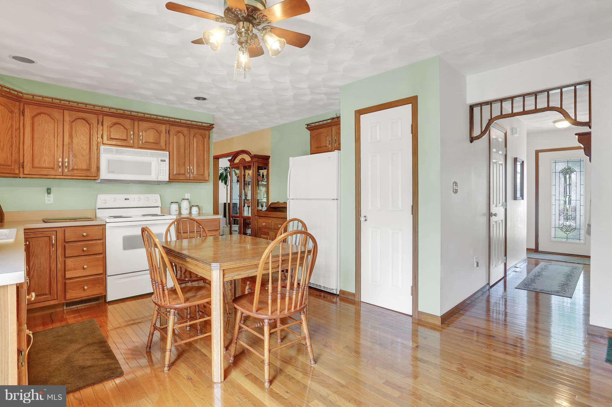 408 Edinburgh Road Middletown, PA 17057 - Photo 7 of 25 Kitchen