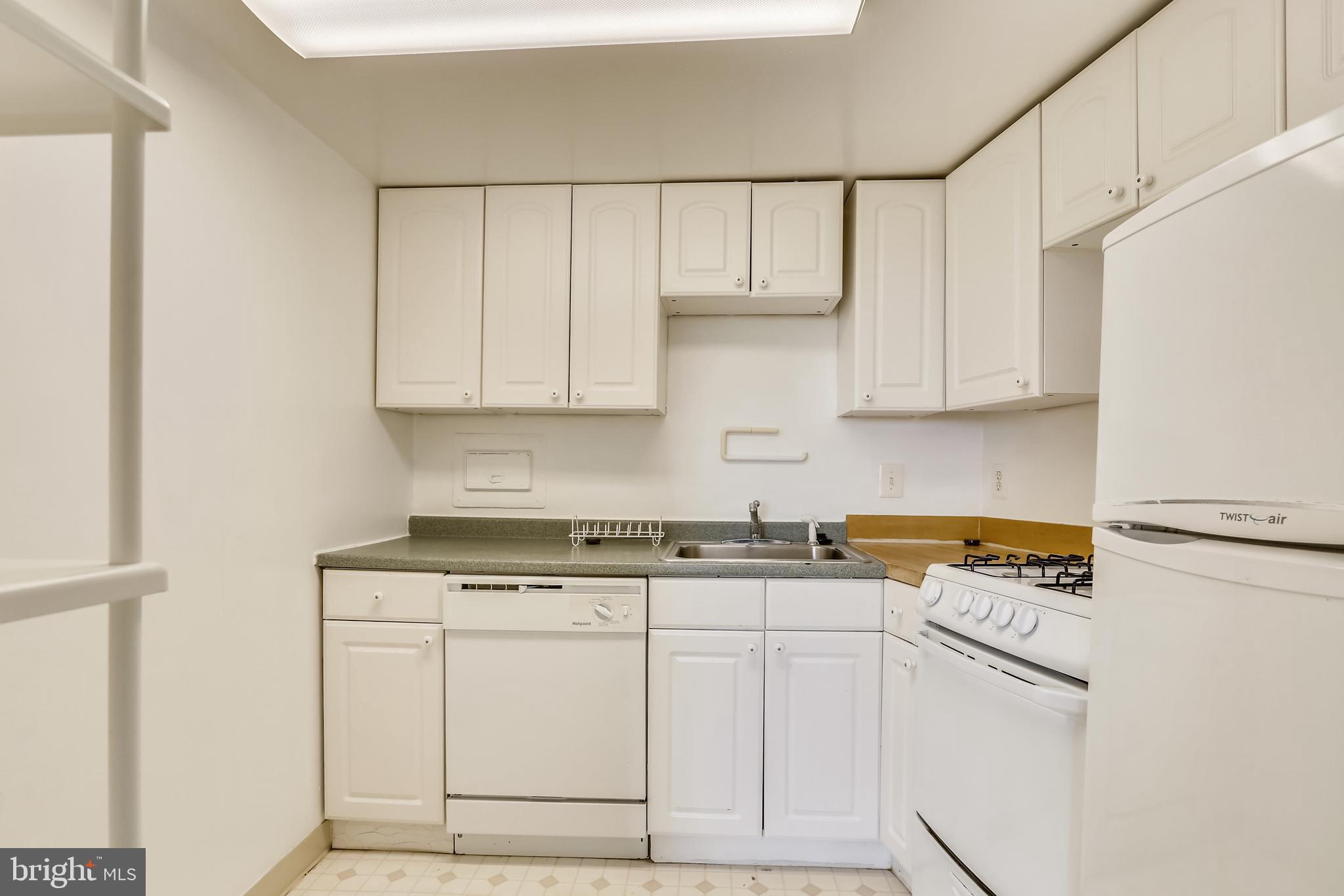 1121 University Silver Spring, Unit 1401B Silver Spring, MD 20902 - Photo 27 of 65