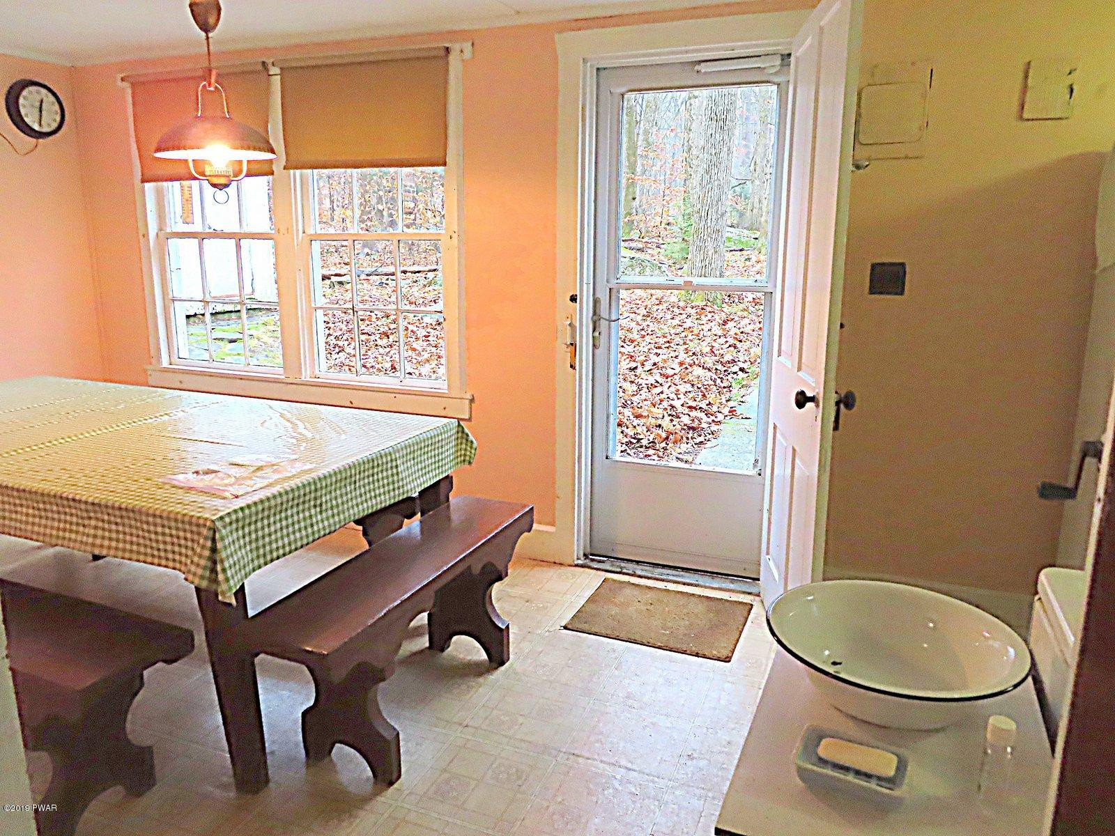 394 North Shore Road Greentown, PA 18426 - Photo 14 of 37