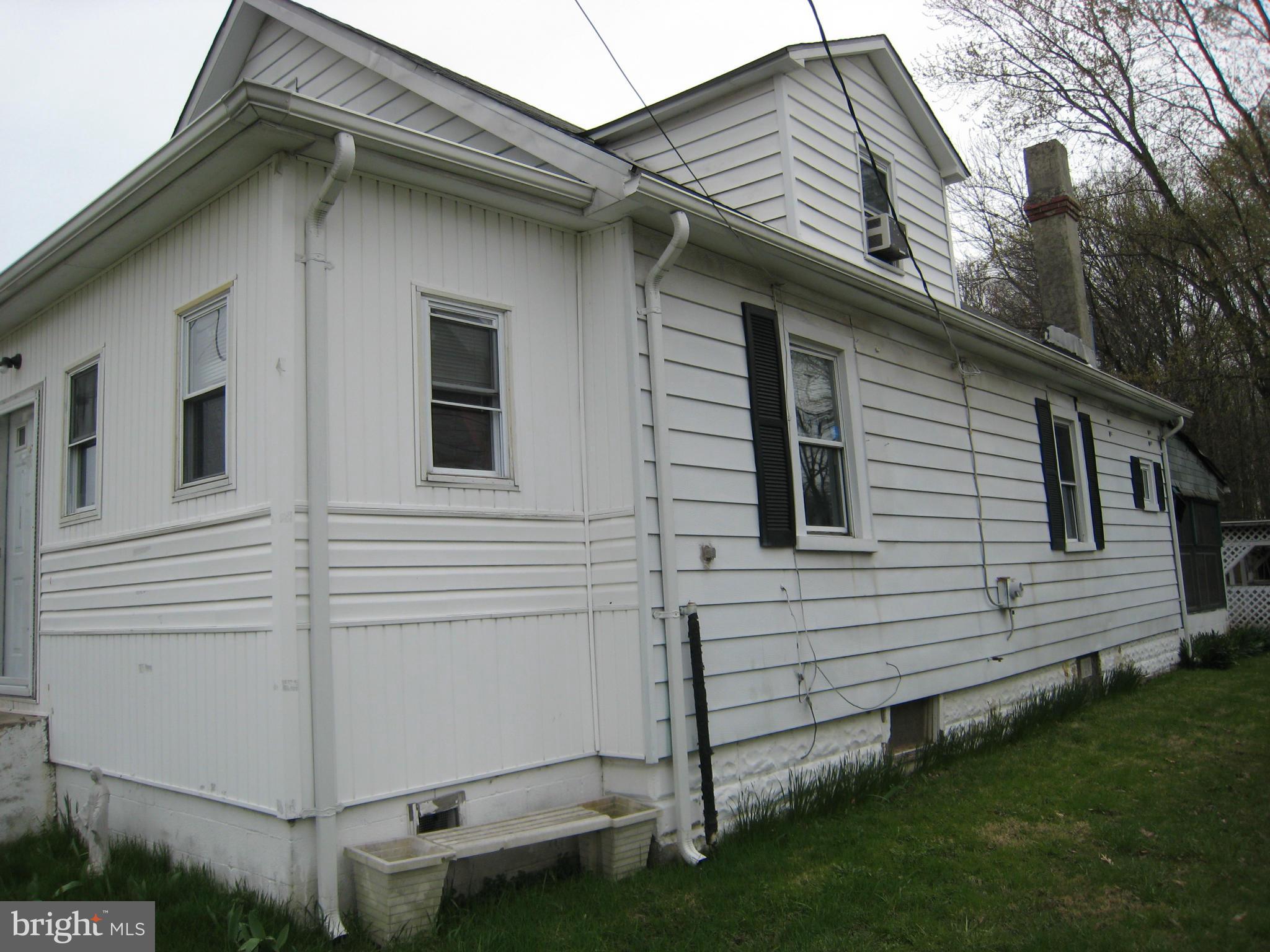 302 Homberg Avenue Baltimore, MD 21221 - Photo 2 of 23 Exterior (General)