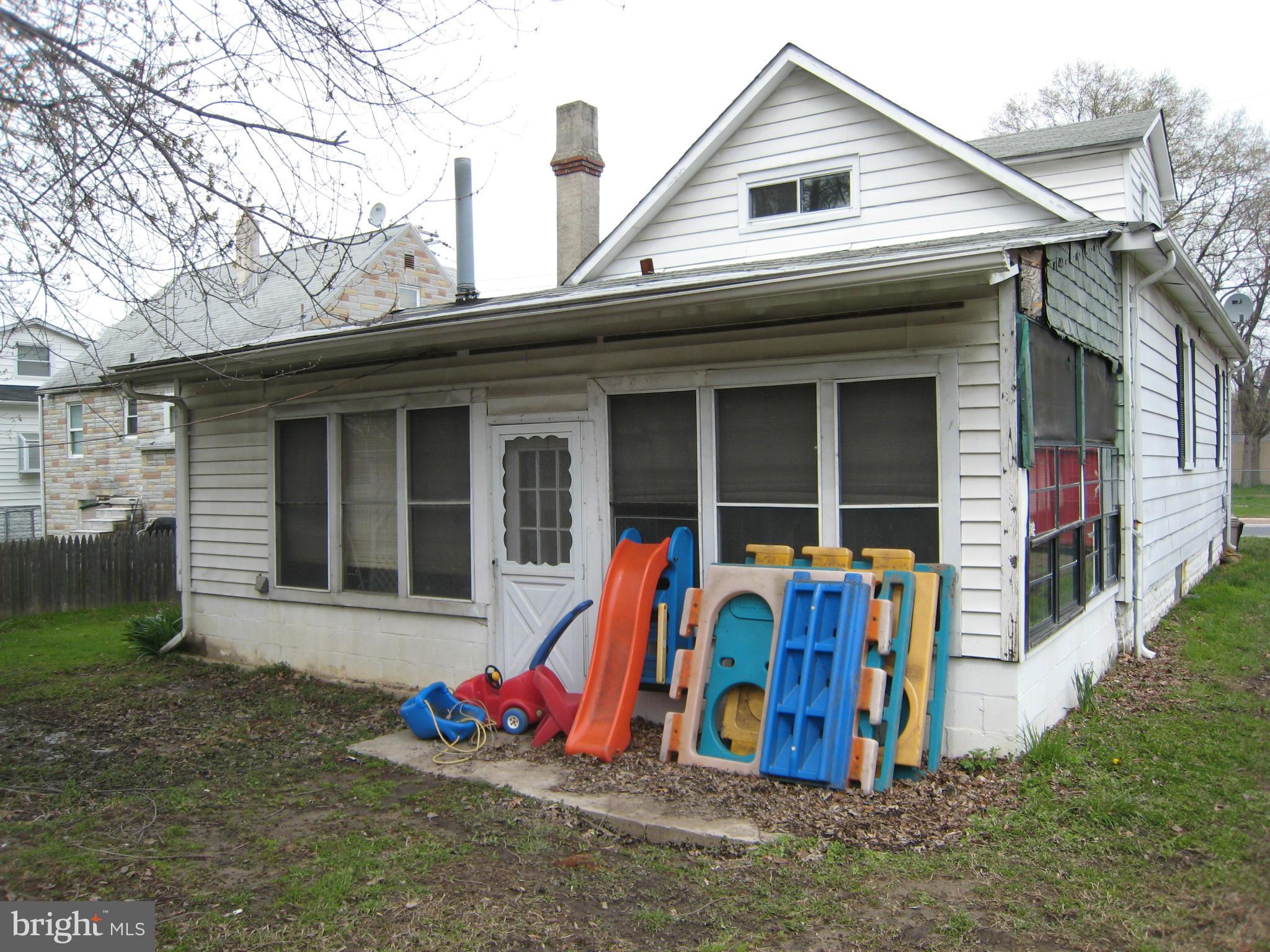 302 Homberg Avenue Baltimore, MD 21221 - Photo 4 of 23 Exterior (Rear)