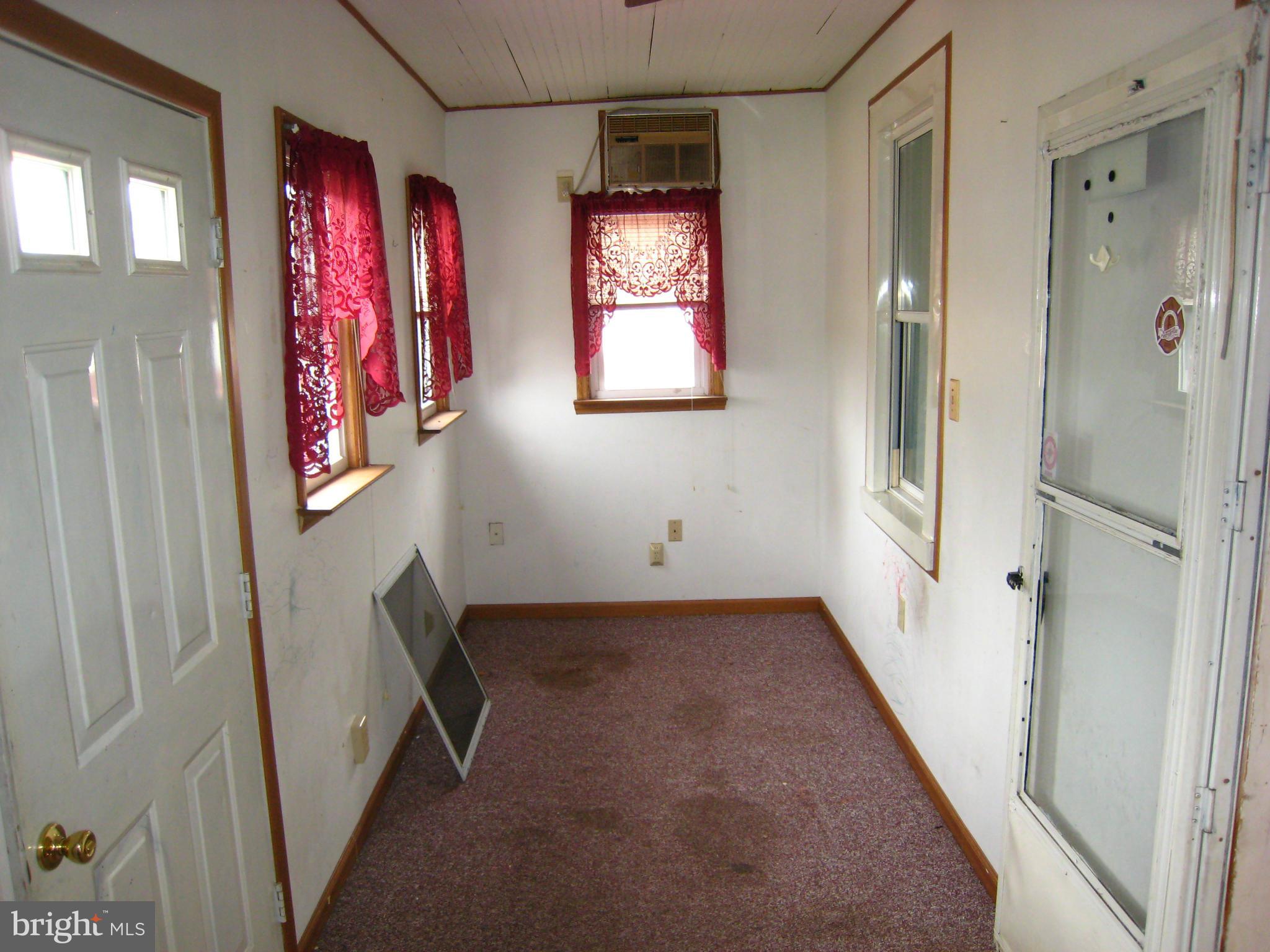 302 Homberg Avenue Baltimore, MD 21221 - Photo 8 of 23 Interior (General)
