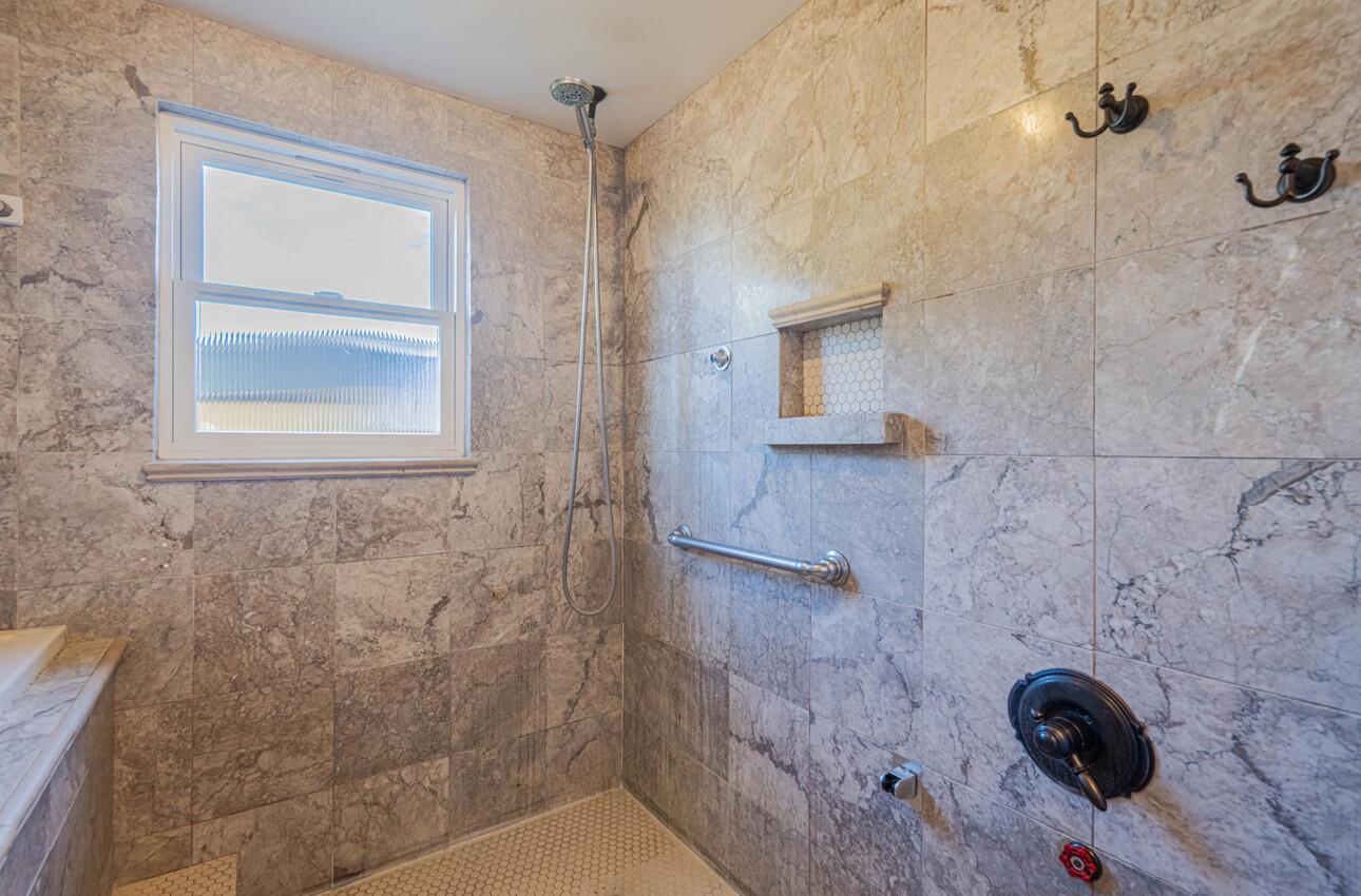 1800 Luxton Street Seaside, CA 93955 - Photo 22 of 48 a bathroom with a bathtub