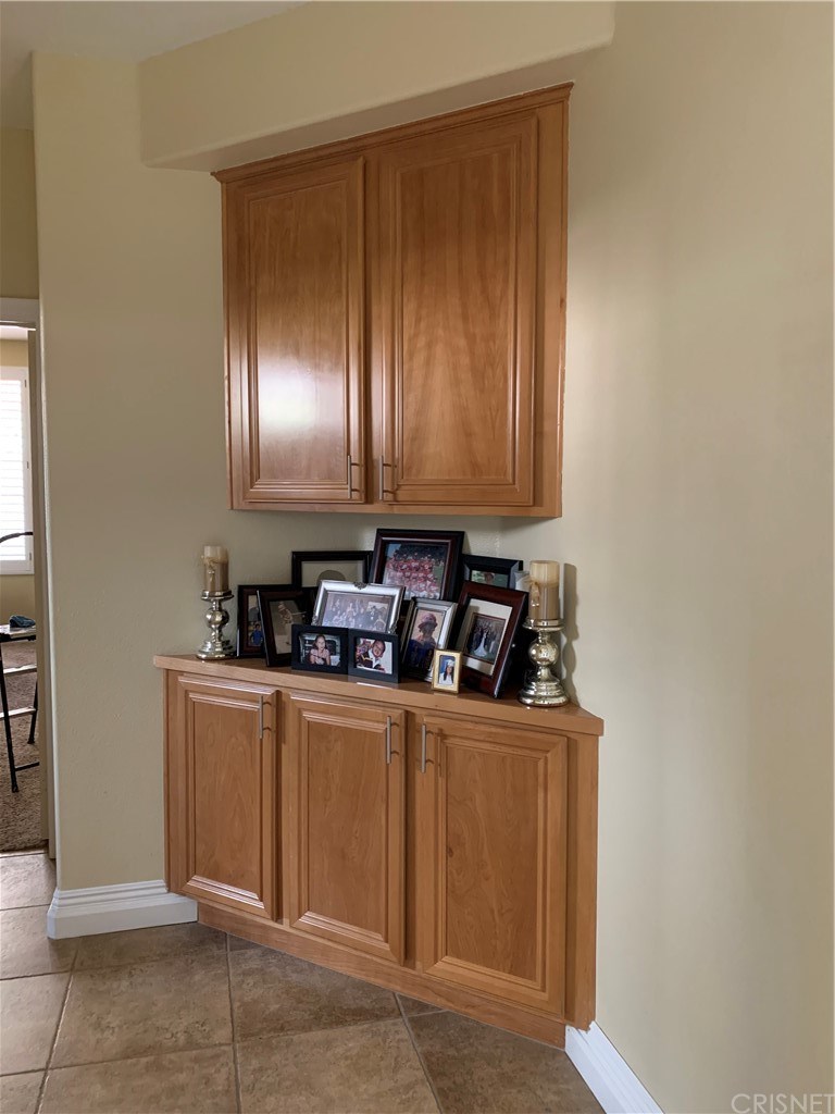 22126 Crestline Trail Saugus, CA 91390 - Photo 15 of 26 Lots of space for linens