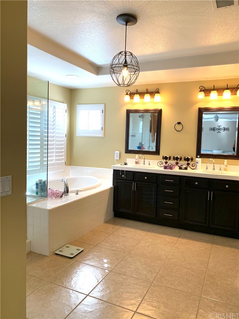 22126 Crestline Trail Saugus, CA 91390 - Photo 21 of 26