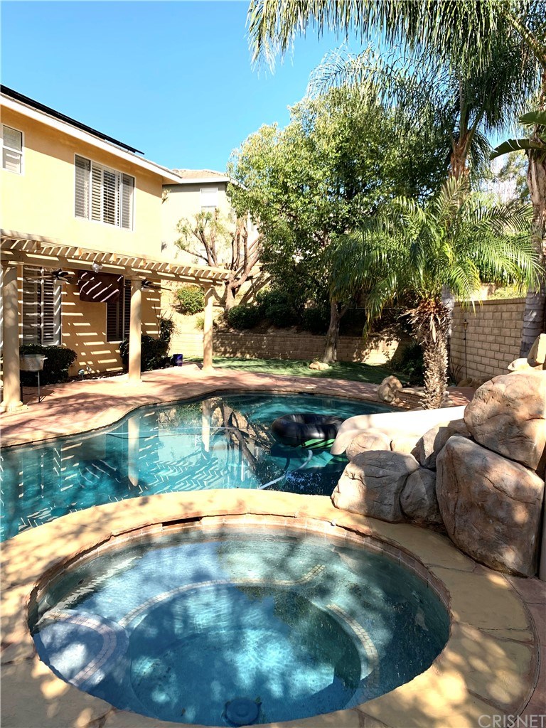 22126 Crestline Trail Saugus, CA 91390 - Photo 4 of 26