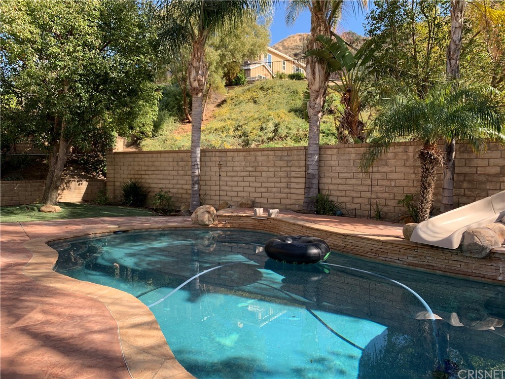 22126 Crestline Trail Saugus, CA 91390 - Photo 6 of 26