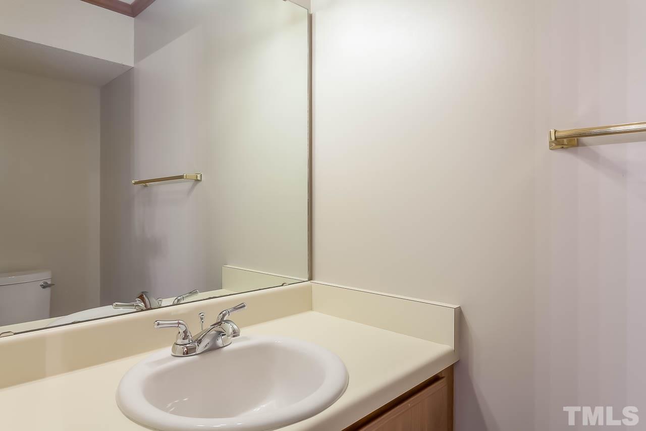 5633 Hamstead Crossing Raleigh, NC 27612 - Photo 8 of 24