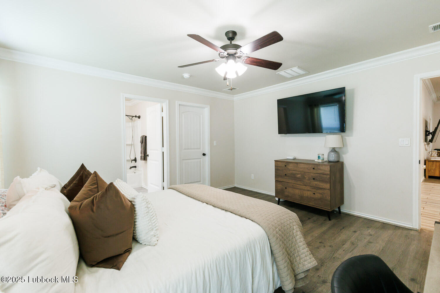 7404 105th Street Lubbock, TX 79424 - Photo 23 of 53 Primary Suite