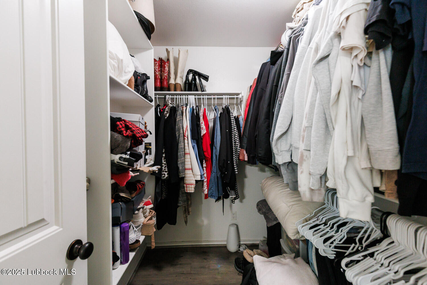 7404 105th Street Lubbock, TX 79424 - Photo 26 of 53 Primary Closet