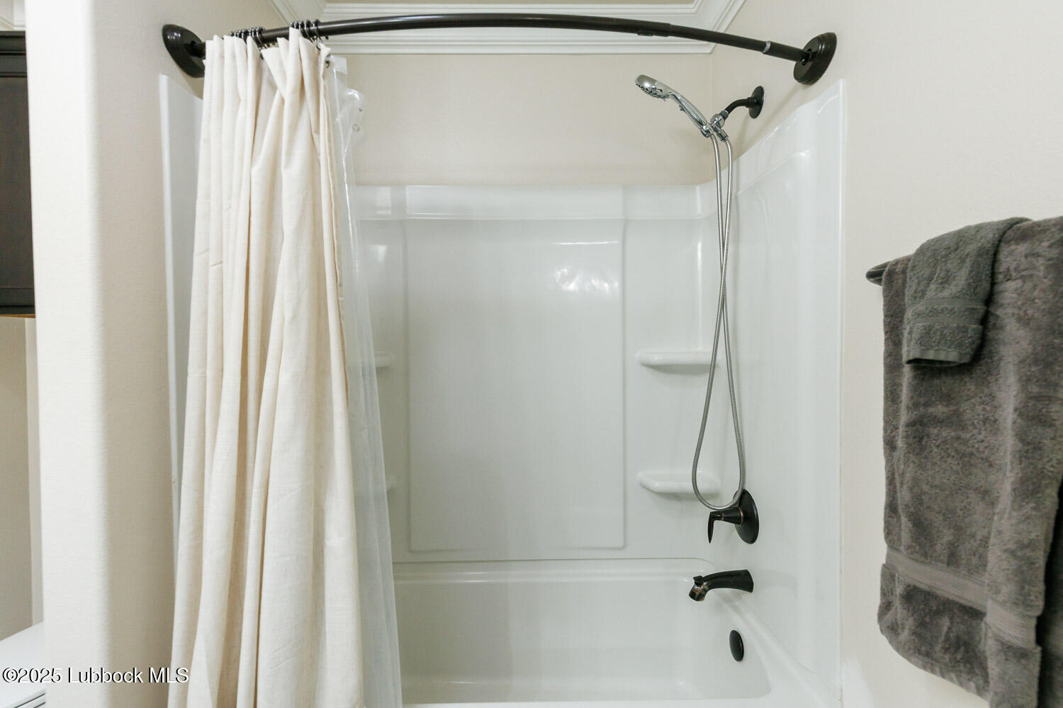 7404 105th Street Lubbock, TX 79424 - Photo 28 of 53 Primary Bathroom