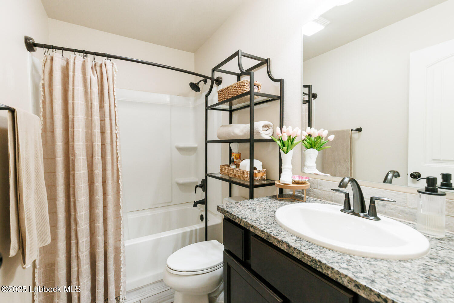 7404 105th Street Lubbock, TX 79424 - Photo 34 of 53 Second Bathroom