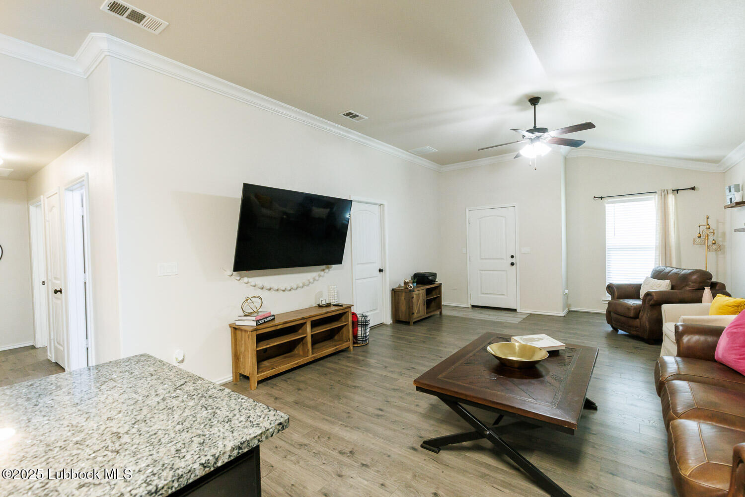 7404 105th Street Lubbock, TX 79424 - Photo 5 of 53 Living Room
