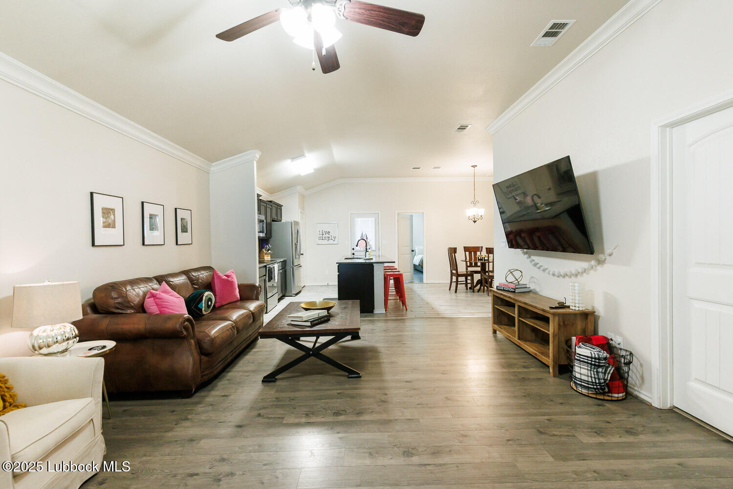 7404 105th Street Lubbock, TX 79424 - Photo 7 of 53 Living Room
