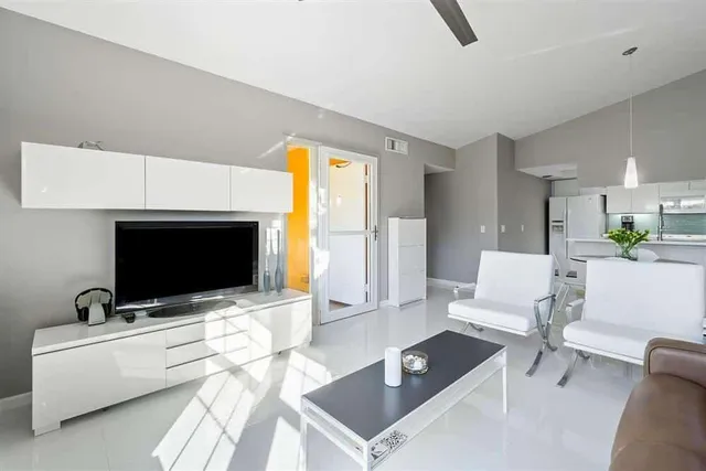 $2,000 | 119 Waterside Drive, Hypoluxo, FL 33462