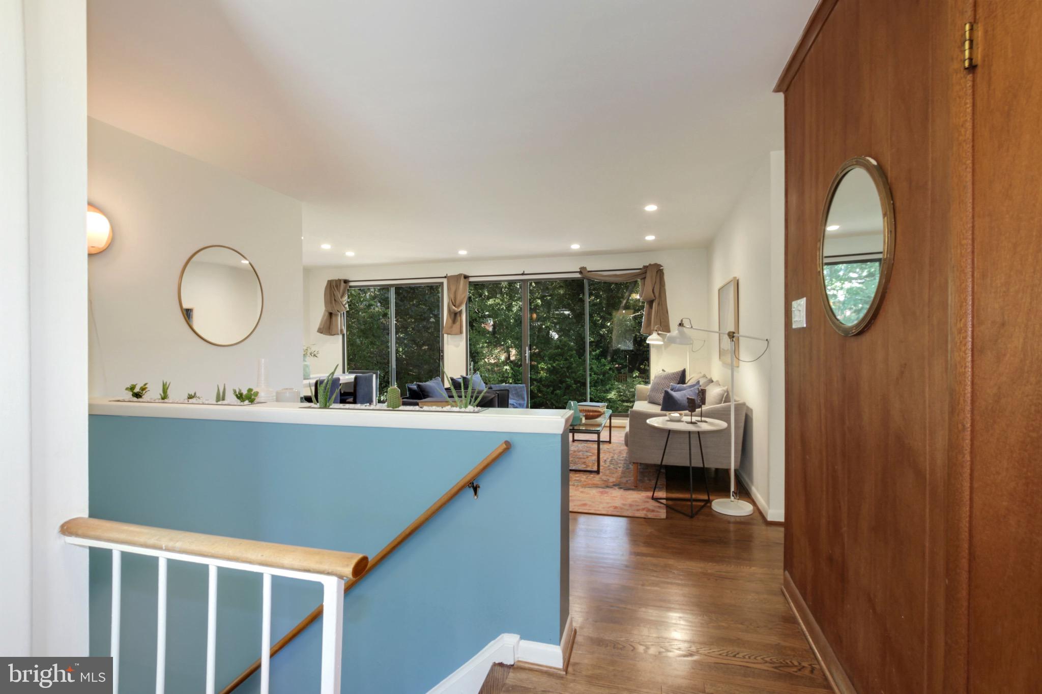 11207 Lombardy Road Silver Spring, MD 20901 - Photo 3 of 32 Entryway