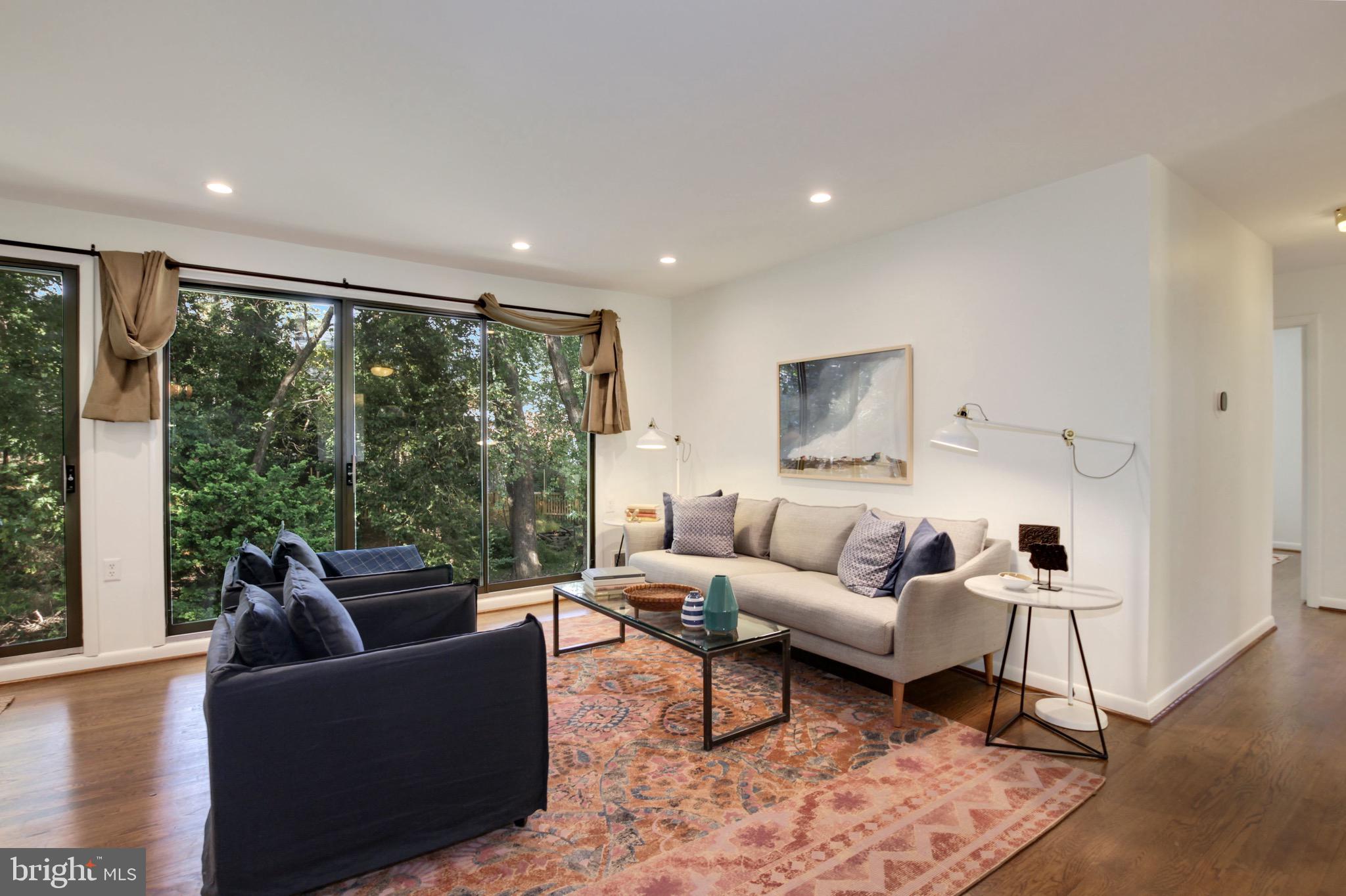 11207 Lombardy Road Silver Spring, MD 20901 - Photo 5 of 32 Living Room