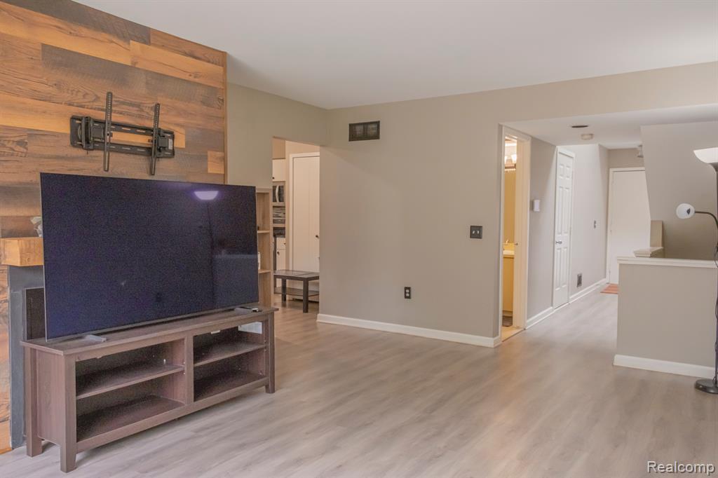 726 Hamilton Court Rochester Hills, MI 48307 - Photo 10 of 44