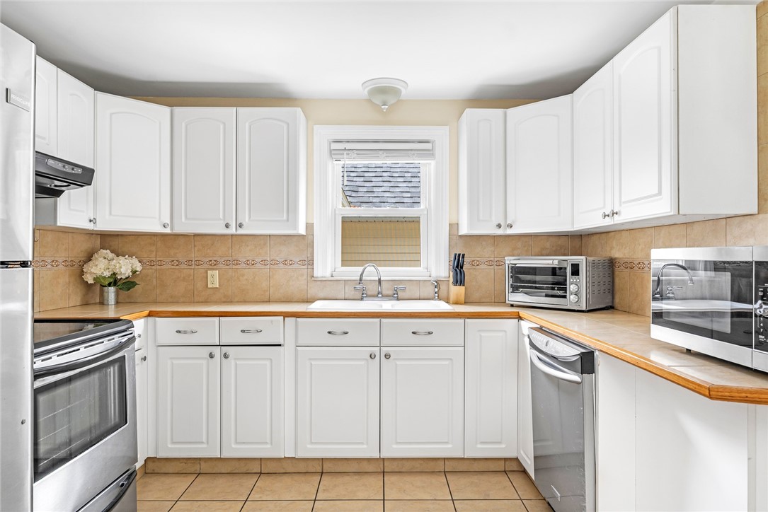 33 Upland Way Barrington, RI 02806 - Photo 11 of 33