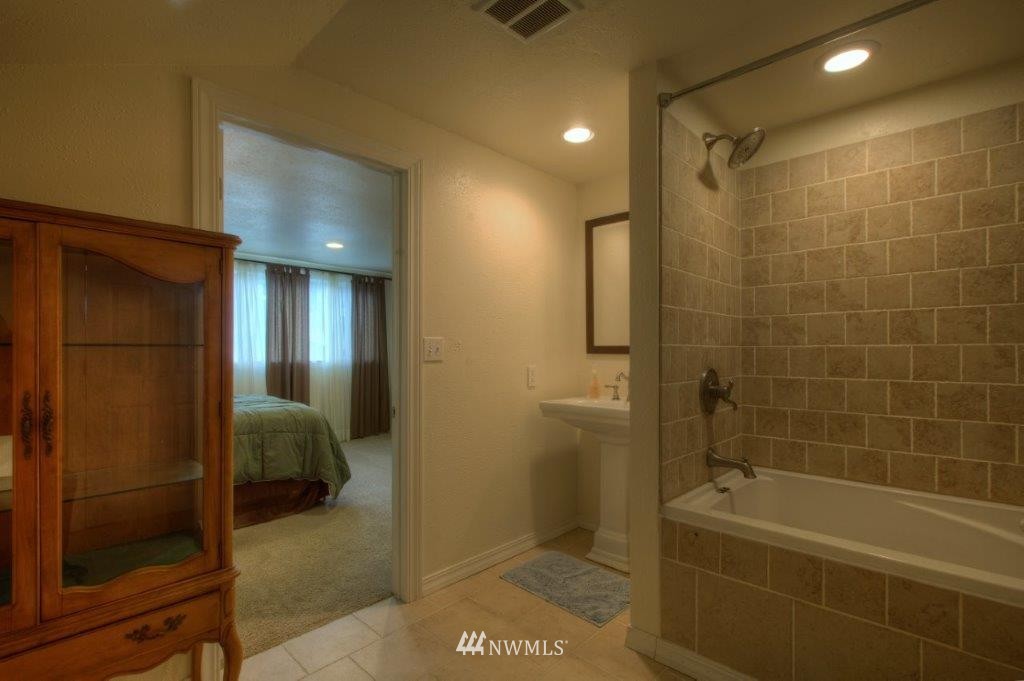 15840 Southeast 170th Street Renton, WA 98058 - Photo 14 of 19 Gallery Image 14
