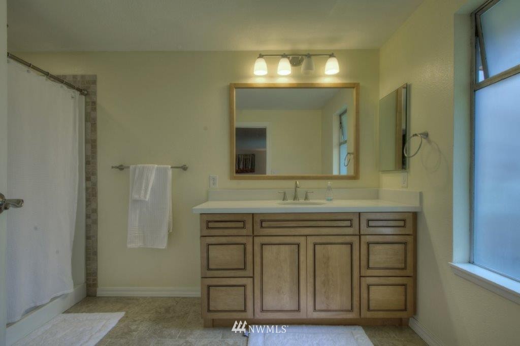 15840 Southeast 170th Street Renton, WA 98058 - Photo 8 of 19 Gallery Image 8