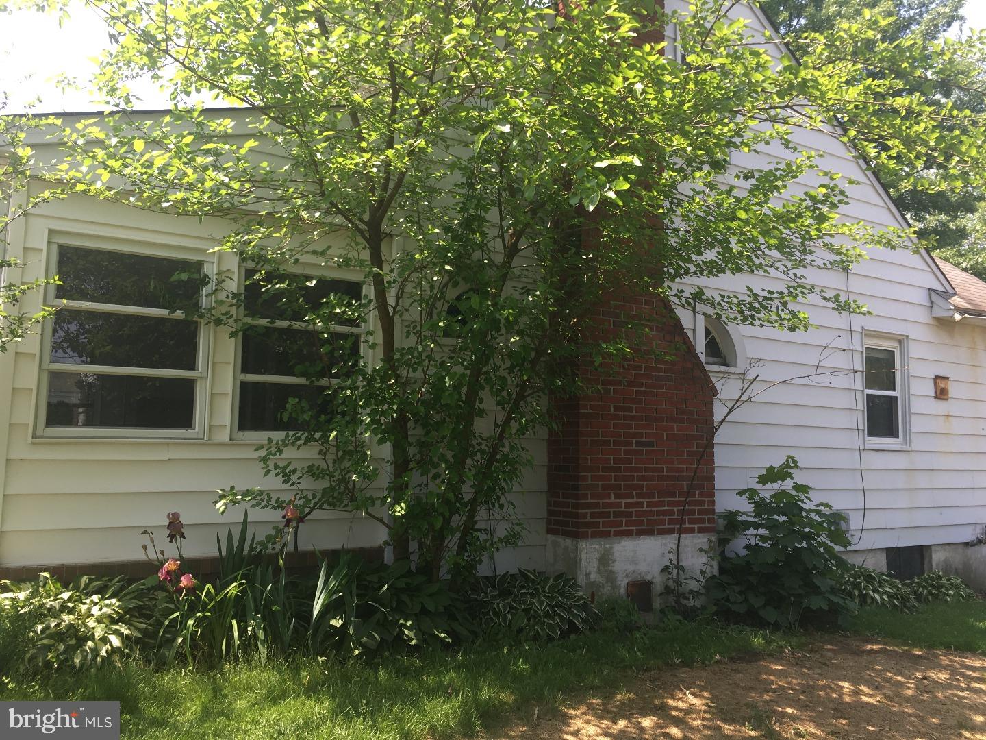 415 Pine Street Florence, NJ 08518 - Photo 2 of 14 Exterior Side