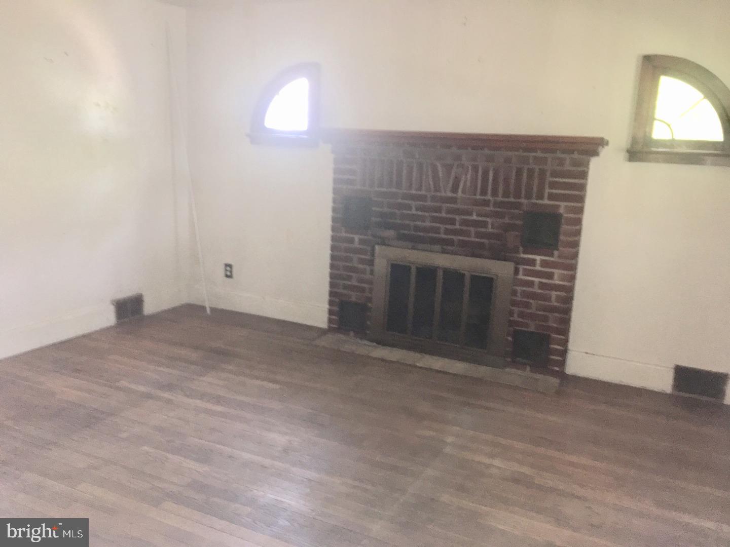 415 Pine Street Florence, NJ 08518 - Photo 5 of 14 Living Room