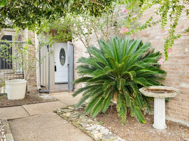 $369,900 | 12658 Briar Patch Drive, Houston, TX 77077