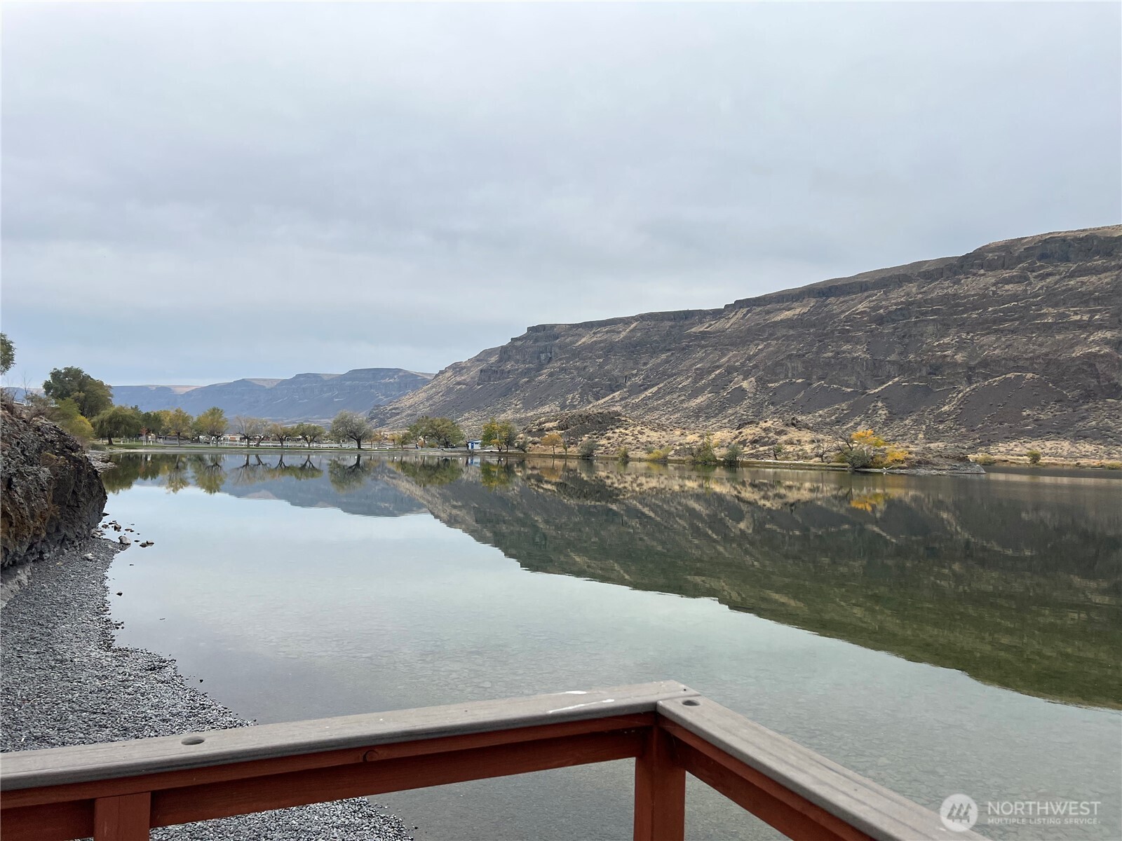 31465 Moore Road Northeast, Unit 616 Coulee City, WA 99115 - Photo 2 of 8 a view of lake